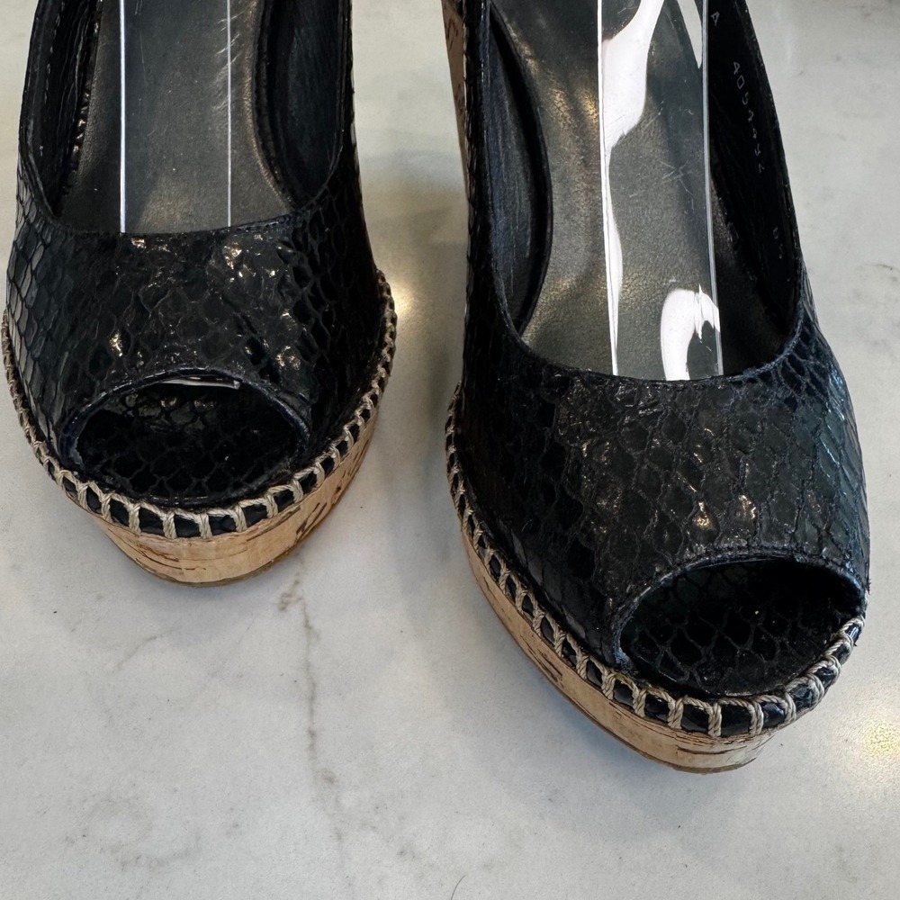 Stuart Weitzman Women 6.5 Black Snakeskin Embossed Cork Wedge Slingback Sandals - Picture 9 of 15